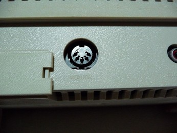 PAL Atari 800XL 5-pin 180° DIN Monitor socket close-up